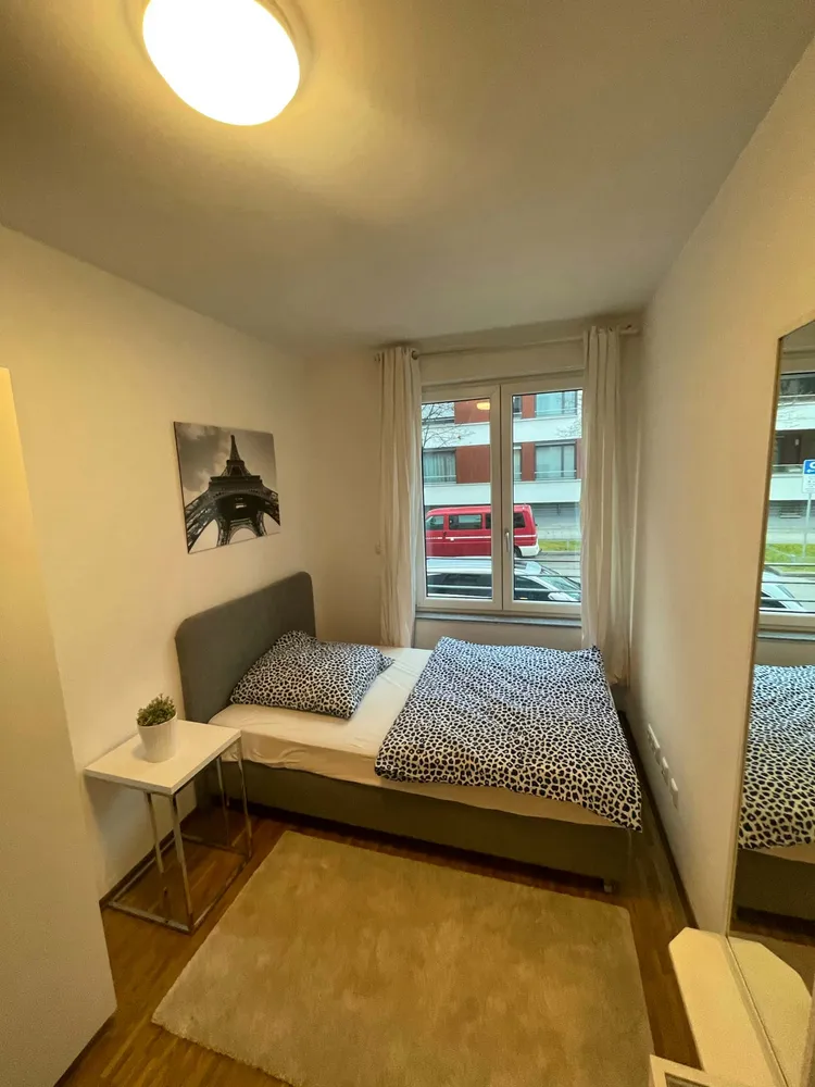 Shared room with 10 m² in Munich – Photo 2