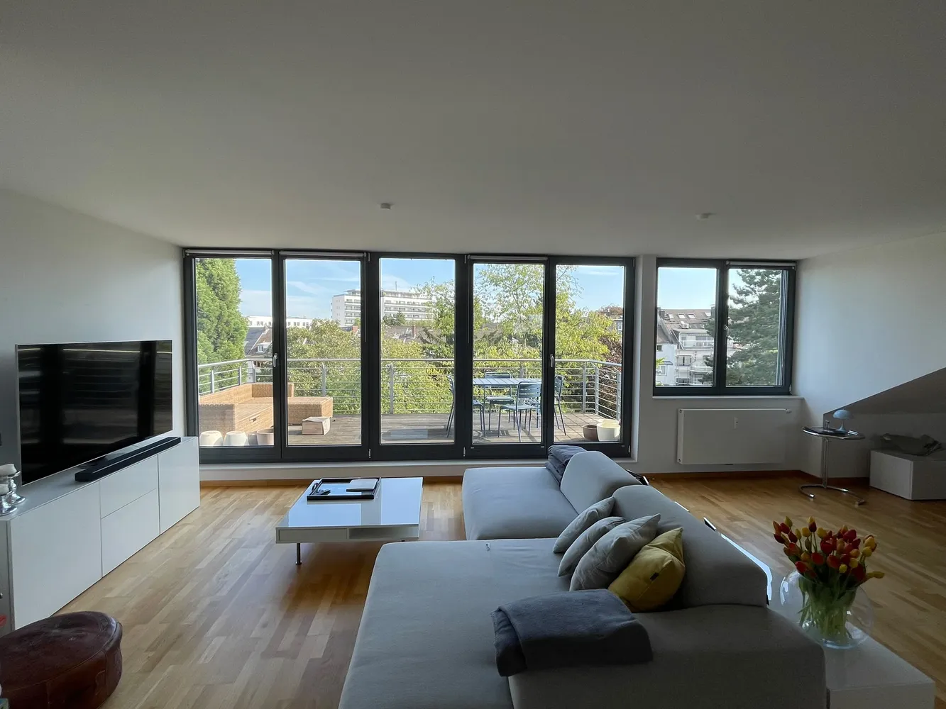 2 Zimmer Wohnung mit 92 m² in Düsseldorf – Bild 1