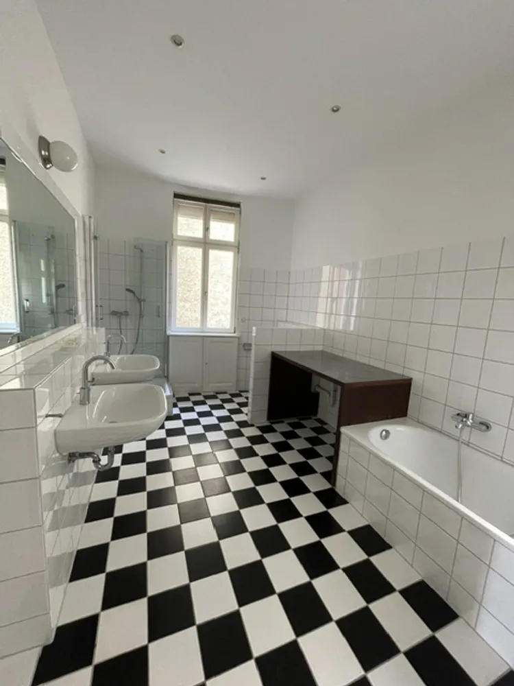 2 Zimmer Wohnung mit 115 m² in Frankfurt am Main – Bild 4