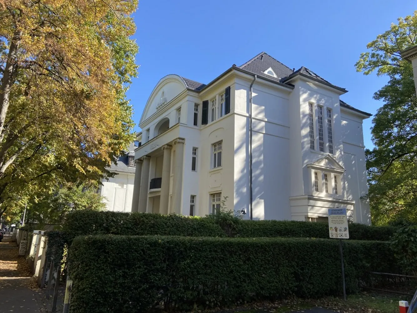 1 room apartment with 79 m² in Bonn – Photo 1