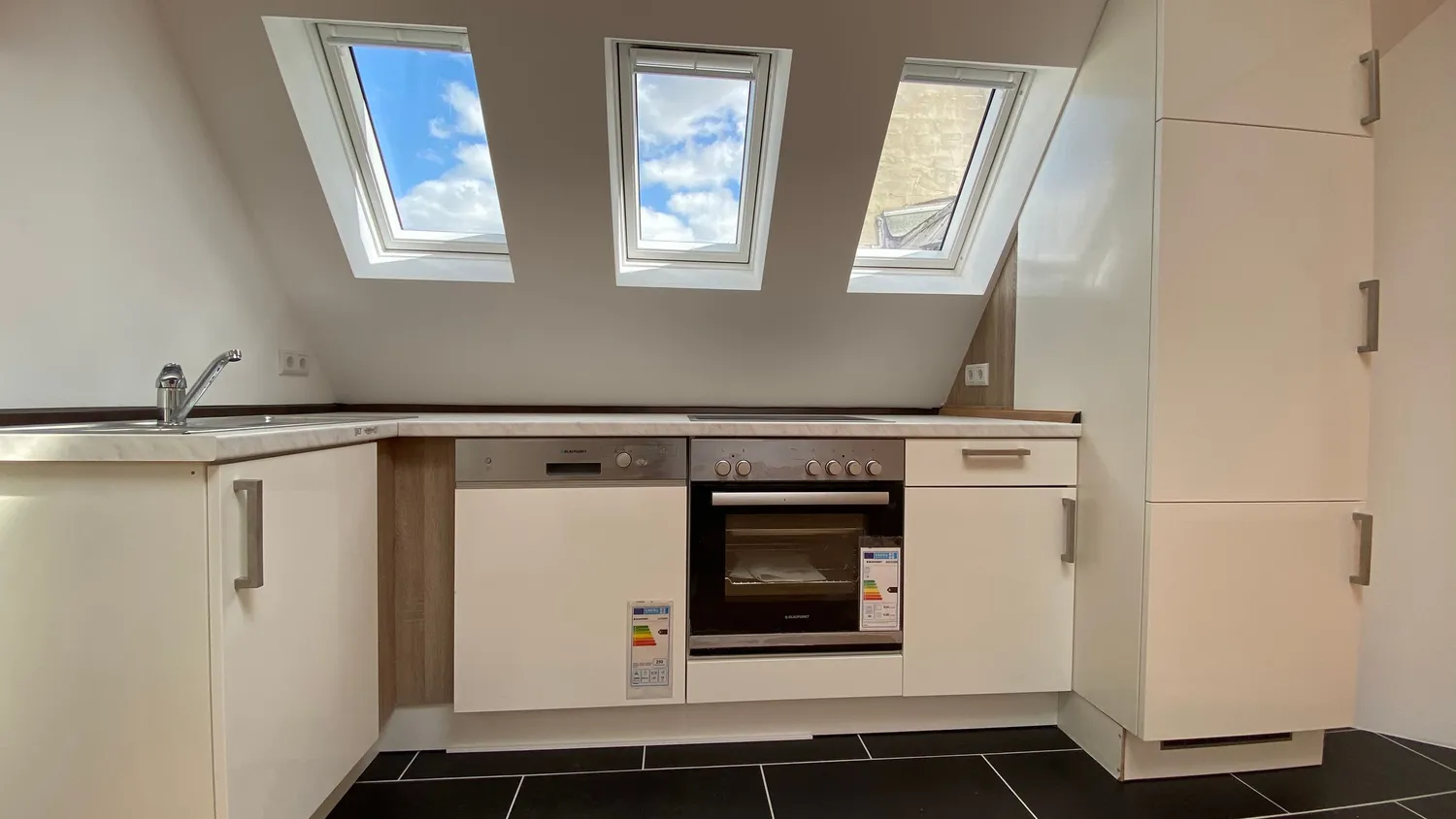 2 room apartment with 107 m² in Berlin – Photo 2