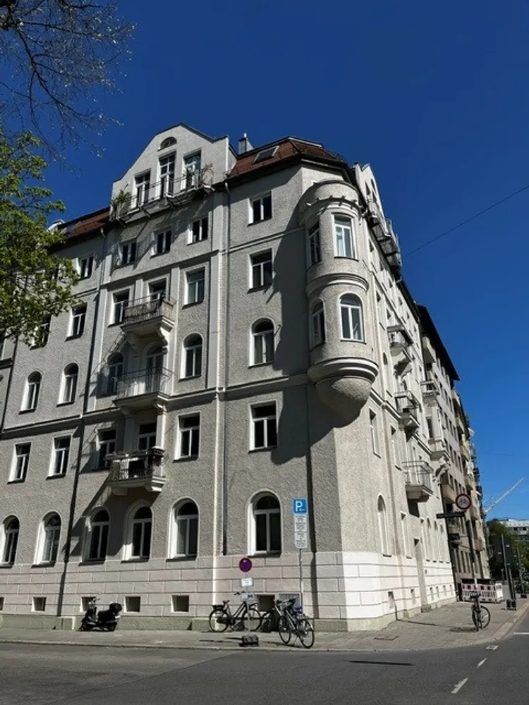 4 Zimmer Wohnung mit 131 m² in München – Bild 1