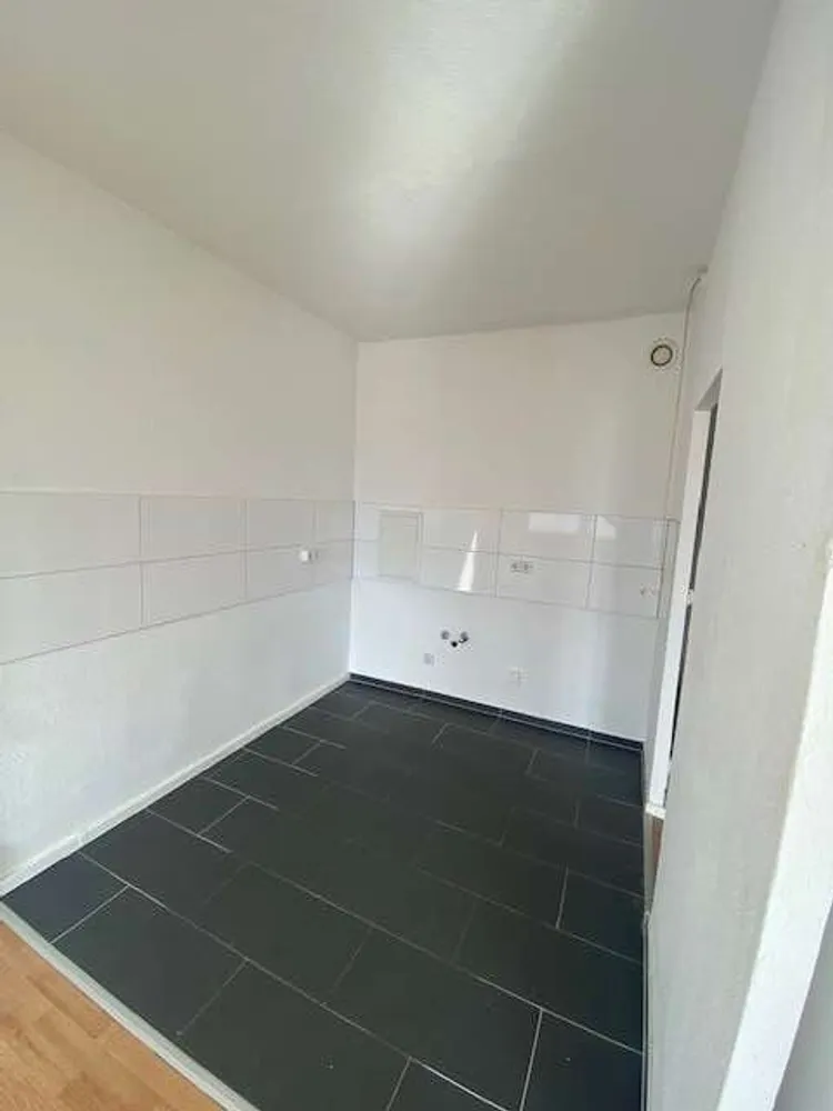 6 Zimmer Wohnung mit 112 m² in Halle (Saale) – Bild 2