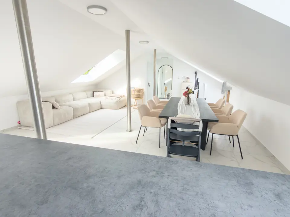 2 Zimmer Wohnung mit 93 m² in Sonneberg – Bild 2