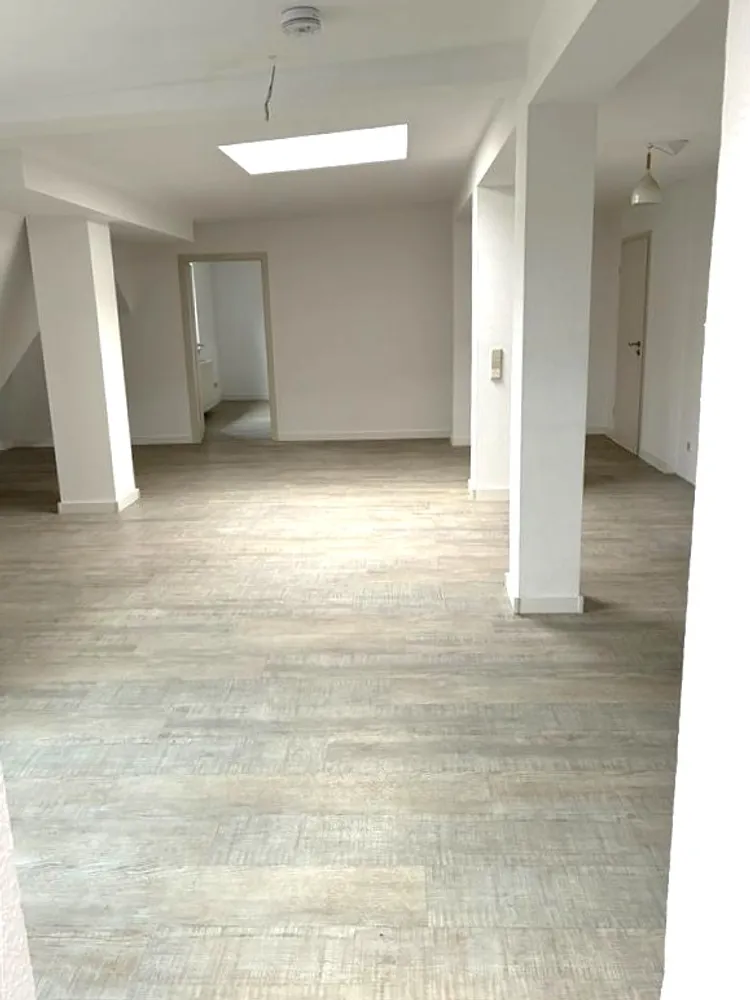 2 Zimmer Wohnung mit 90 m² in Halle (Saale) – Bild 1