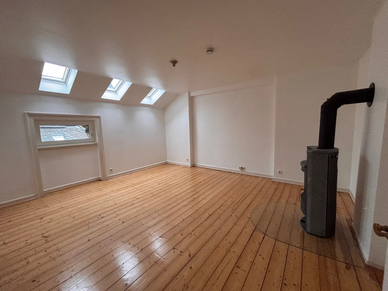 4 Zimmer Wohnung mit 117 m² in Wiesbaden – Bild 1