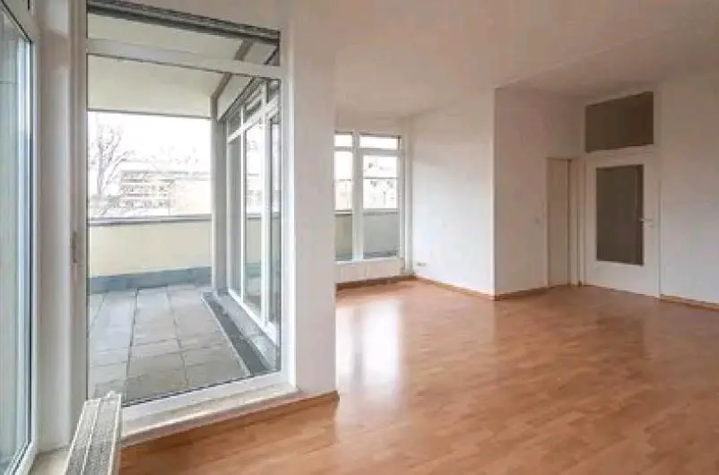 2 Zimmer Wohnung mit 77 m² in Dresden – Bild 1