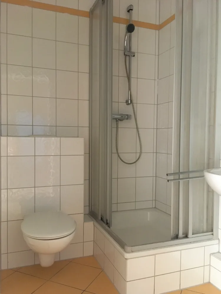 86 Zimmer Wohnung mit 150 m² in Gera – Bild 3