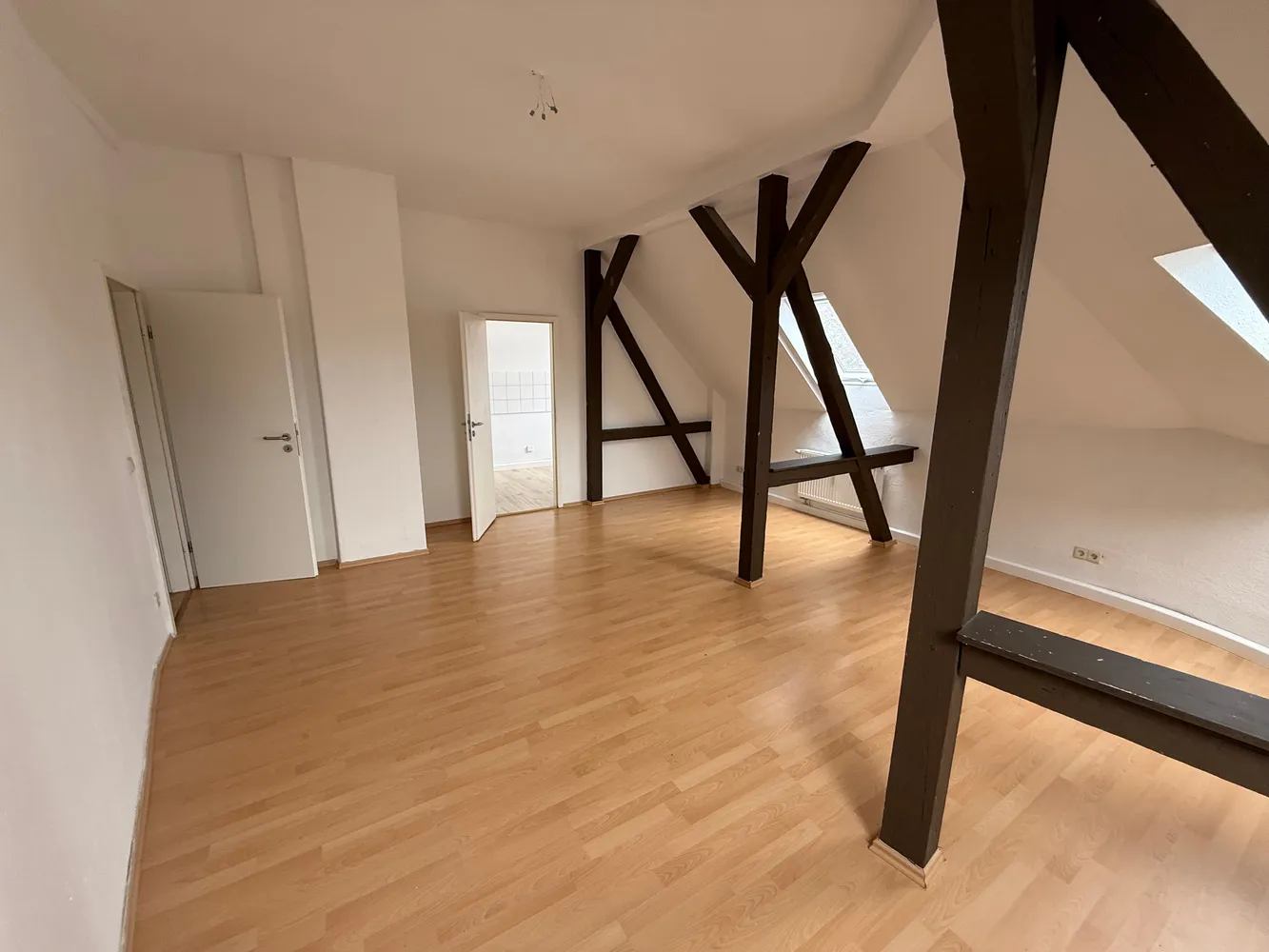 7 Zimmer Wohnung mit 130 m² in Chemnitz – Bild 1