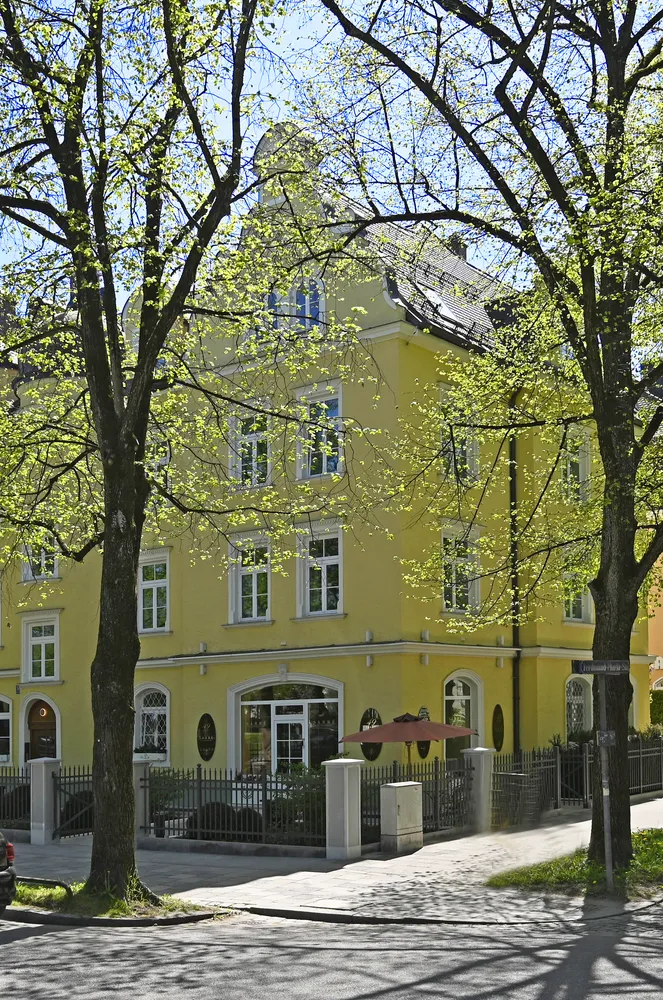 3 Zimmer Wohnung mit 125 m² in München – Bild 2