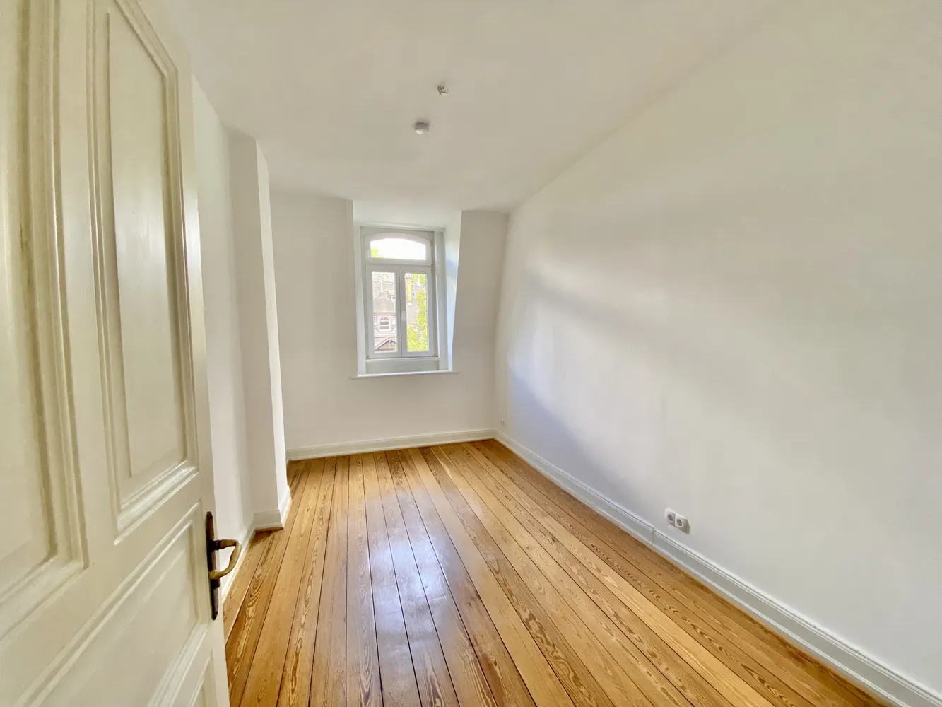 6 Zimmer Wohnung mit 150 m² in Wiesbaden – Bild 11