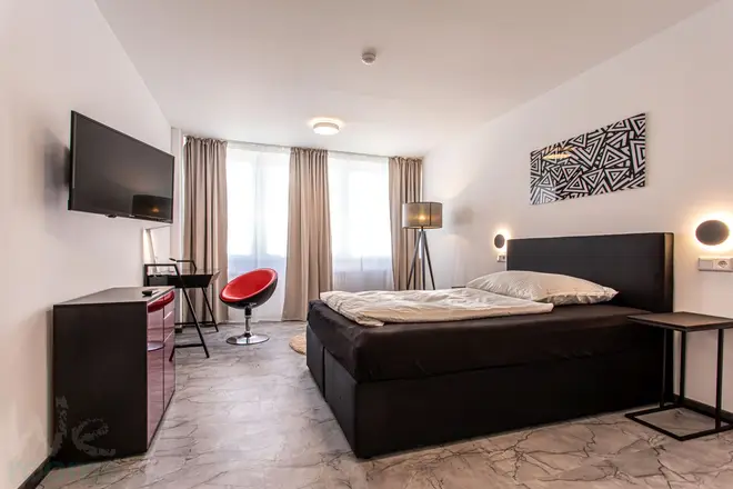 6 Zimmer Wohnung mit 19 m² in Frankfurt am Main – Bild 1