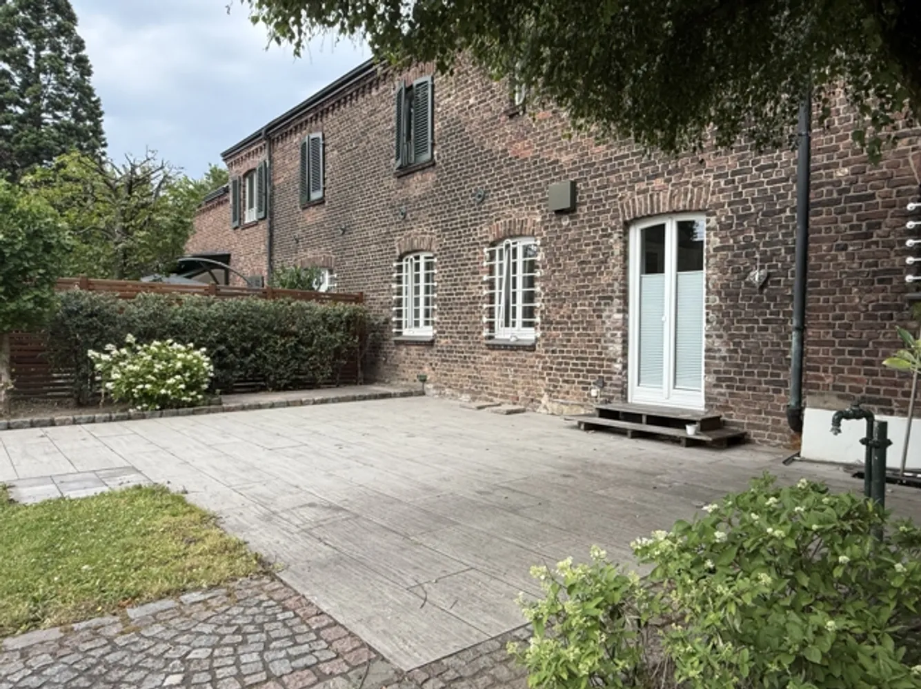 7 Zimmer Wohnung mit 211 m² in Duisburg – Bild 3