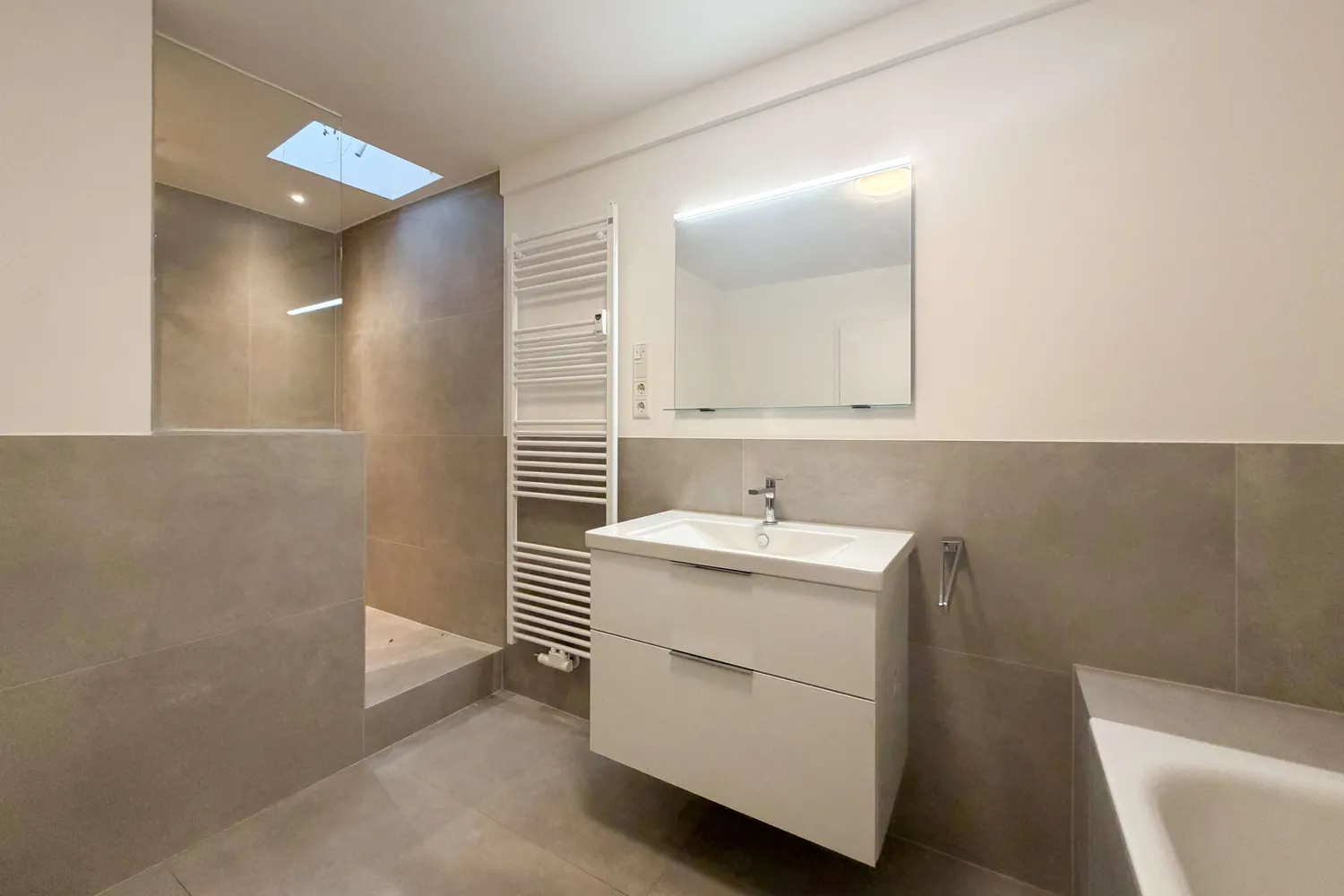2 Zimmer Wohnung mit 100 m² in Düsseldorf – Bild 8