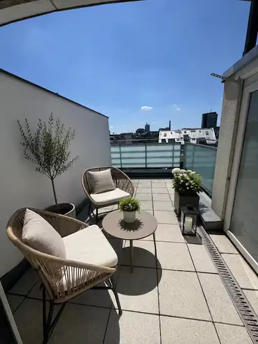 4 Zimmer Wohnung mit 120 m² in München – Bild 2