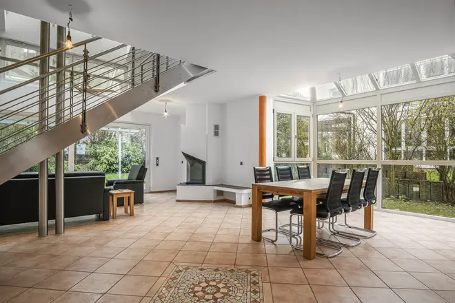 8 Zimmer Haus mit 281 m² in Oberursel (Taunus) – Bild 1