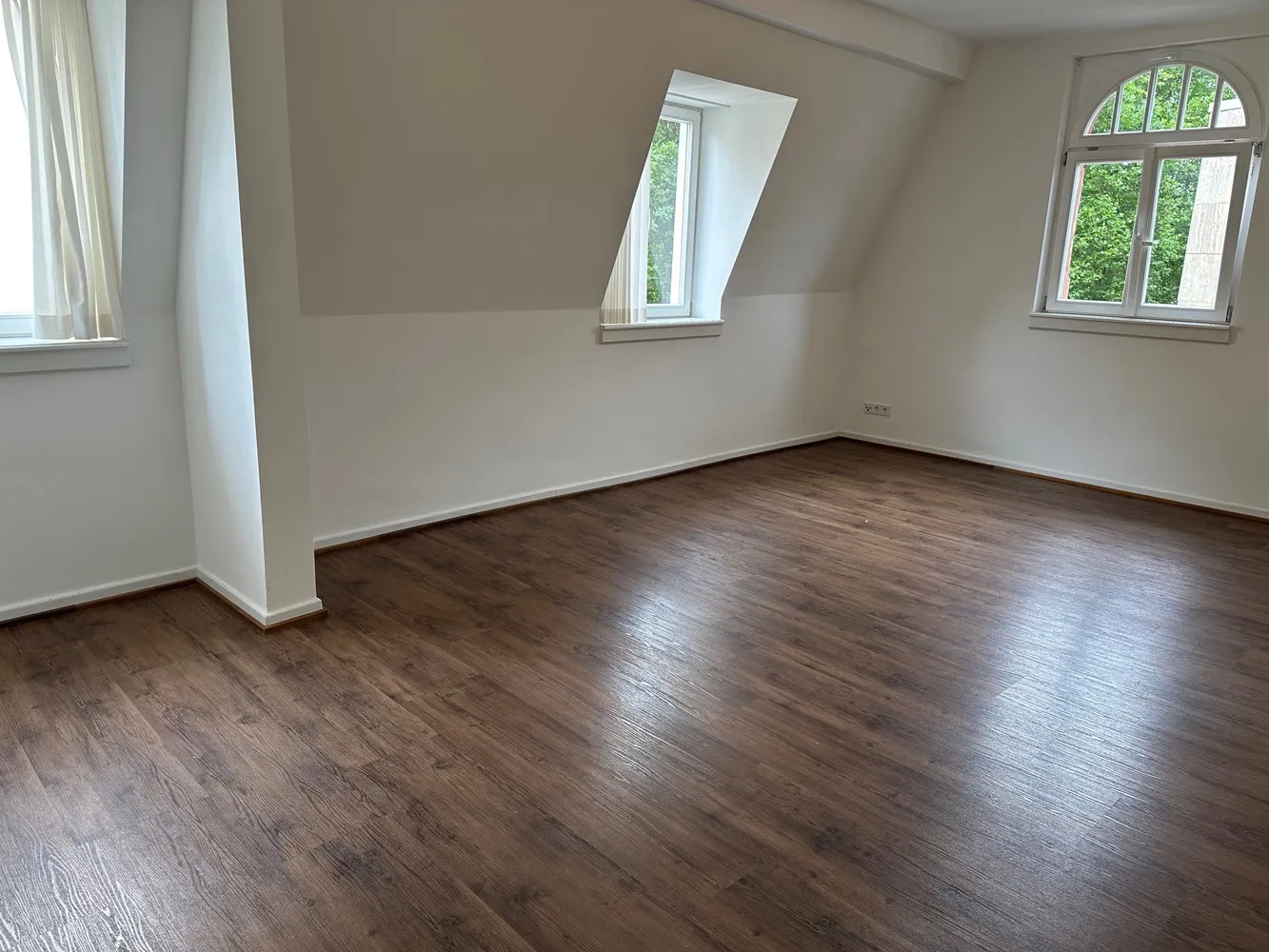 4 Zimmer Wohnung mit 106 m² in Saarbrücken – Bild 2