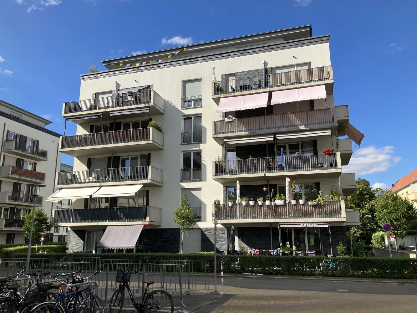 2 Zimmer Wohnung mit 639 m² in Berlin – Bild 2