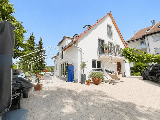 8 Zimmer Haus mit 250 m² in Stuttgart – Bild 2
