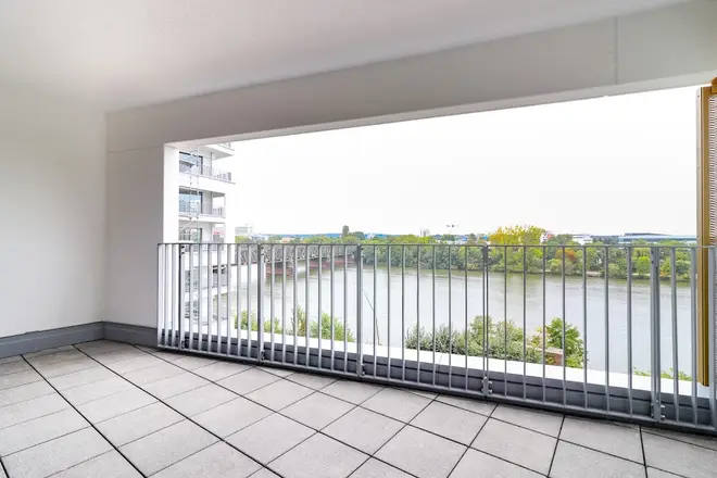 4 Zimmer Wohnung mit 139 m² in Frankfurt am Main – Bild 1