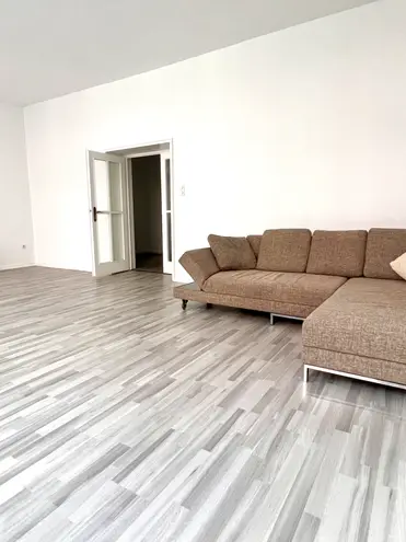 2 Zimmer Wohnung mit 85 m² in Düsseldorf – Bild 3