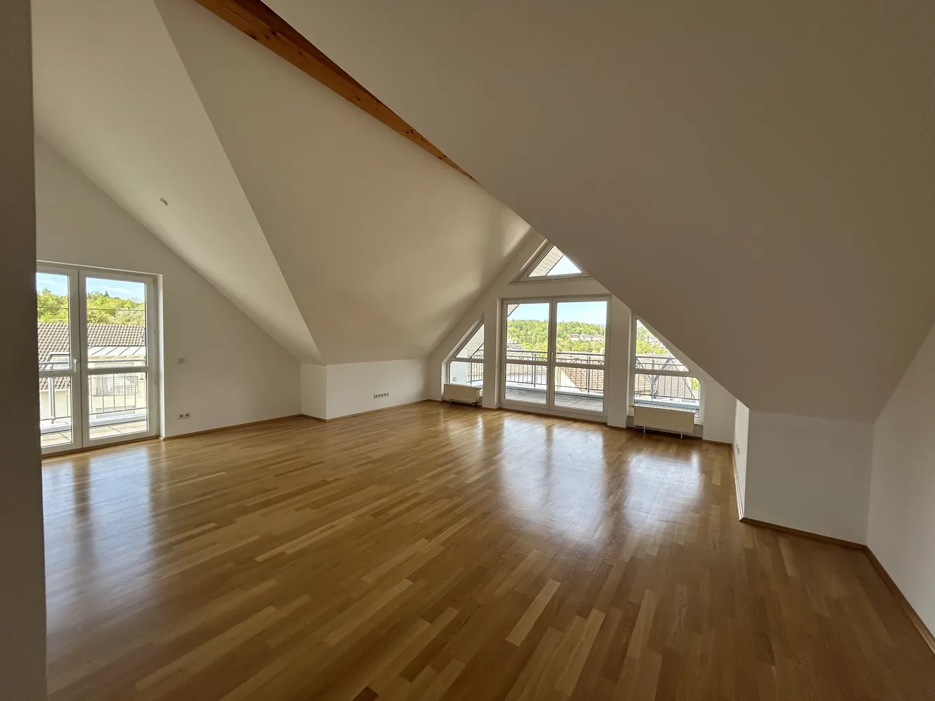 3 Zimmer Wohnung mit 100 m² in Wiesbaden – Bild 1