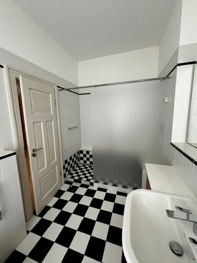 4 Zimmer Wohnung mit 131 m² in München – Bild 6