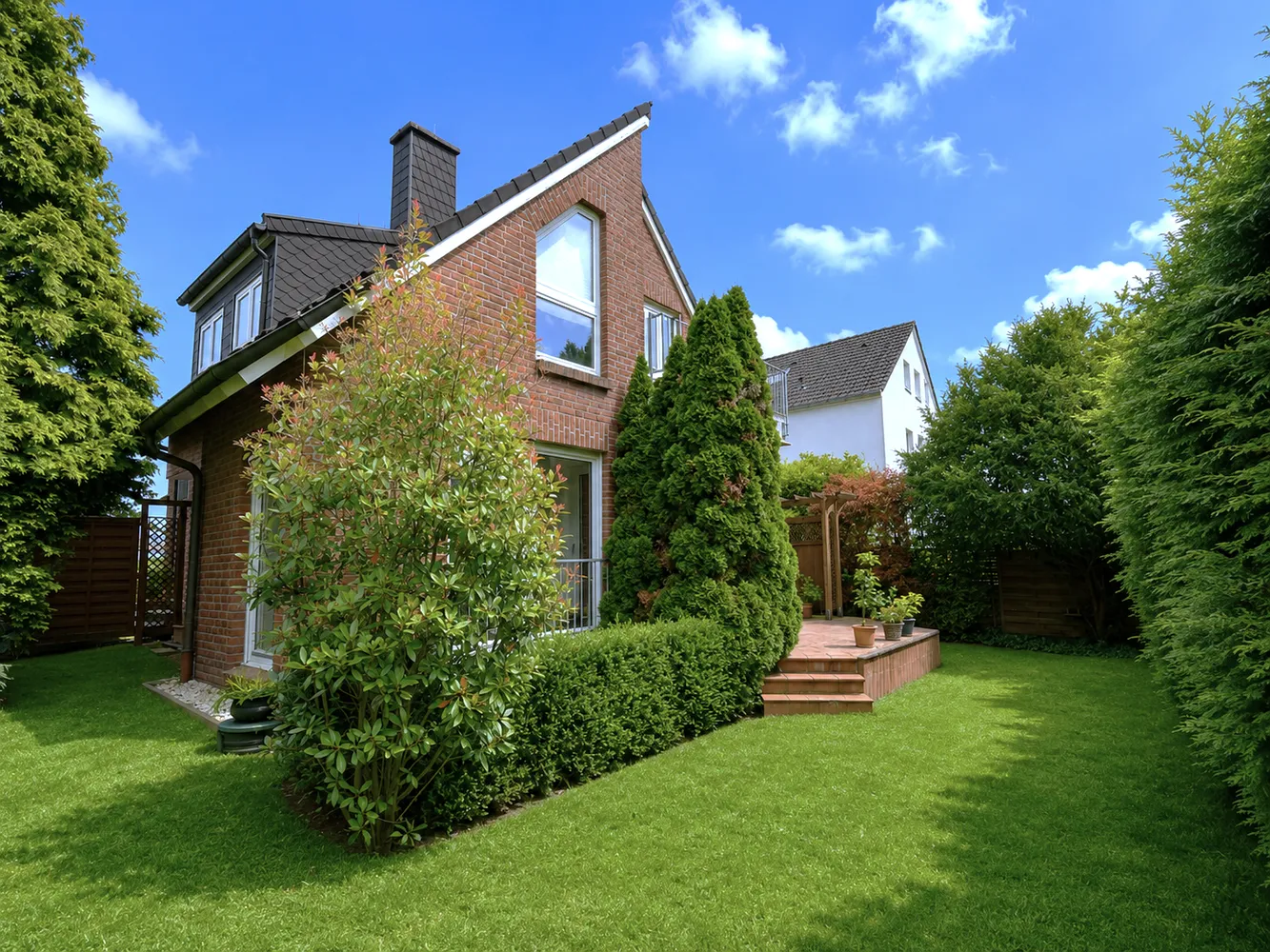 9 room house with 207 m² in Düsseldorf – Photo 1