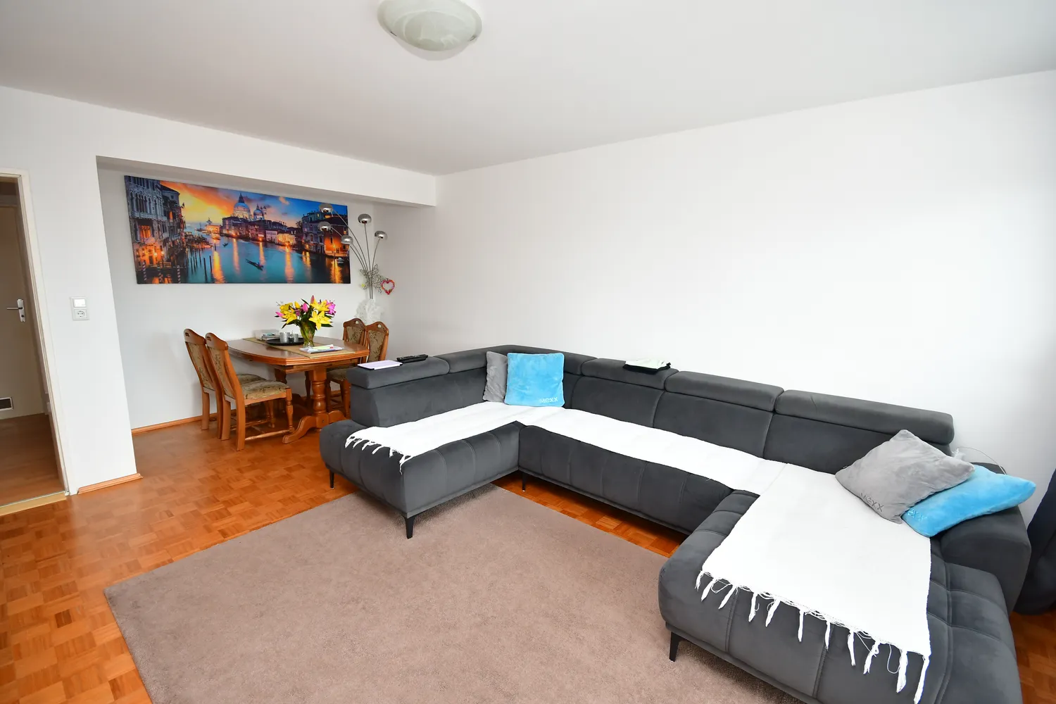 4 Zimmer Wohnung mit 98 m² in München – Bild 2