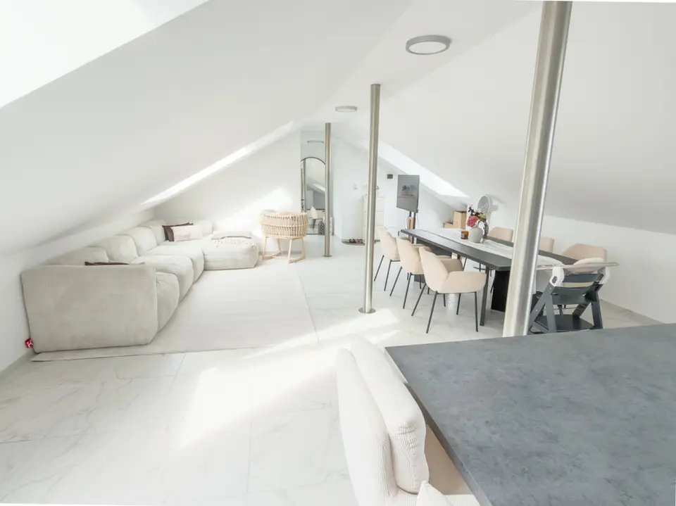 2 Zimmer Wohnung mit 93 m² in Sonneberg – Bild 1