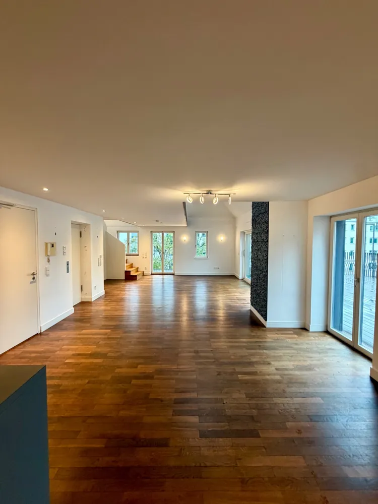 2 room apartment with 134 m² in Munich – Photo 2
