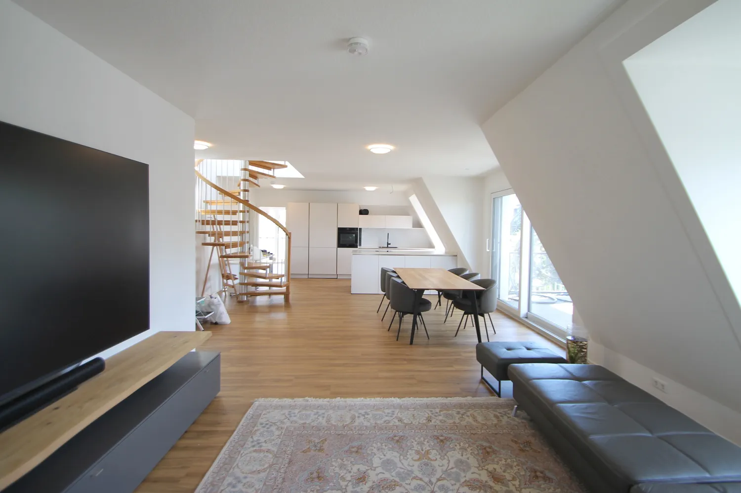 4 Zimmer Wohnung mit 158 m² in Augsburg – Bild 1