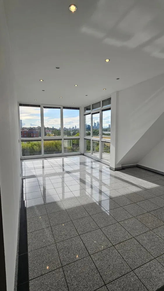 4 Zimmer Wohnung mit 110 m² in Frankfurt am Main – Bild 1