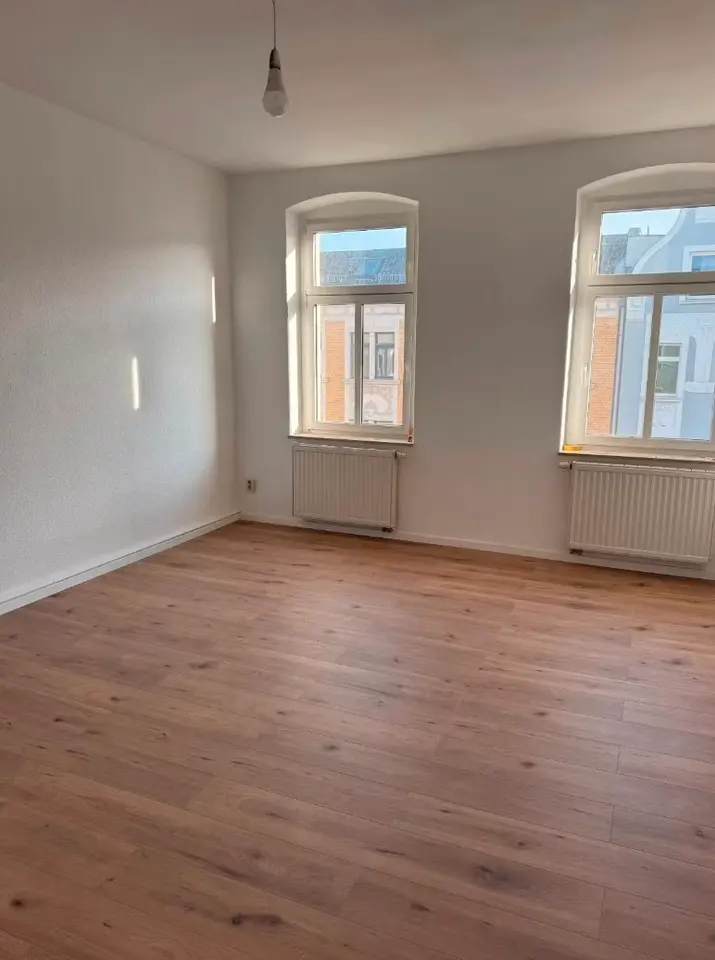 4 Zimmer Wohnung mit 100 m² in Gera – Bild 1