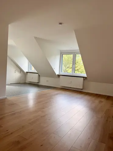 4 Zimmer Wohnung mit 100 m² in Frankfurt am Main – Bild 1