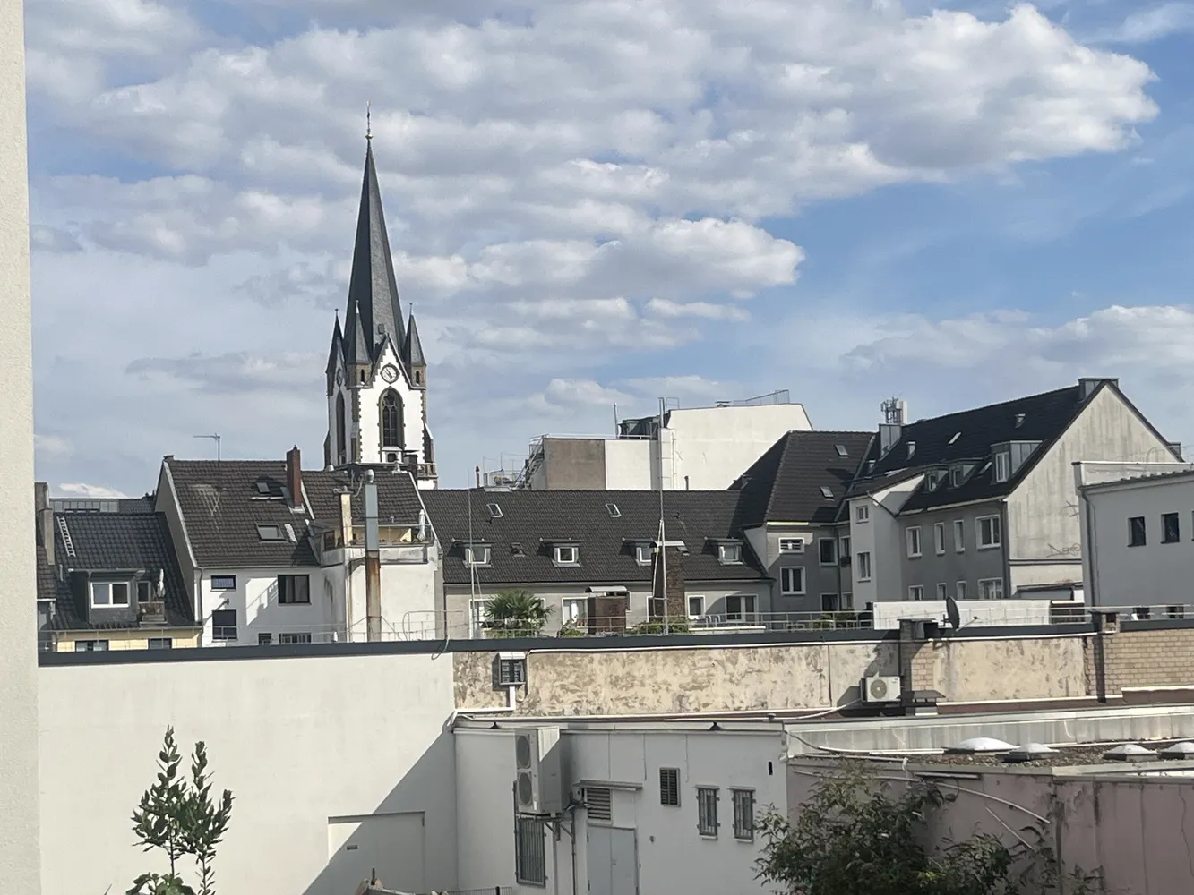 2 Zimmer Wohnung mit 65 m² in Köln – Bild 2