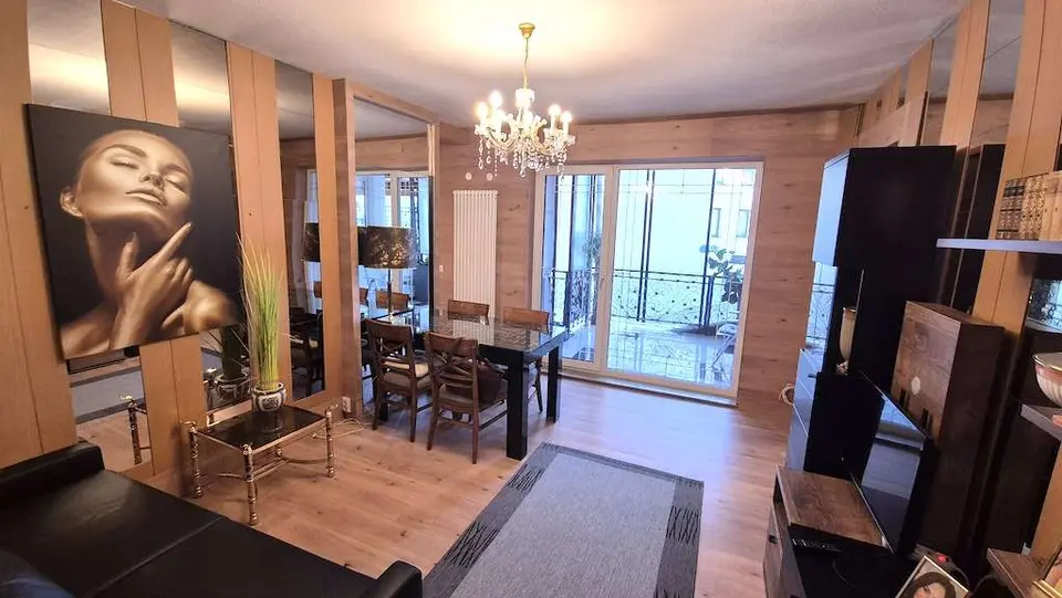 WG-Zimmer mit 100 m² in Düsseldorf – Bild 1