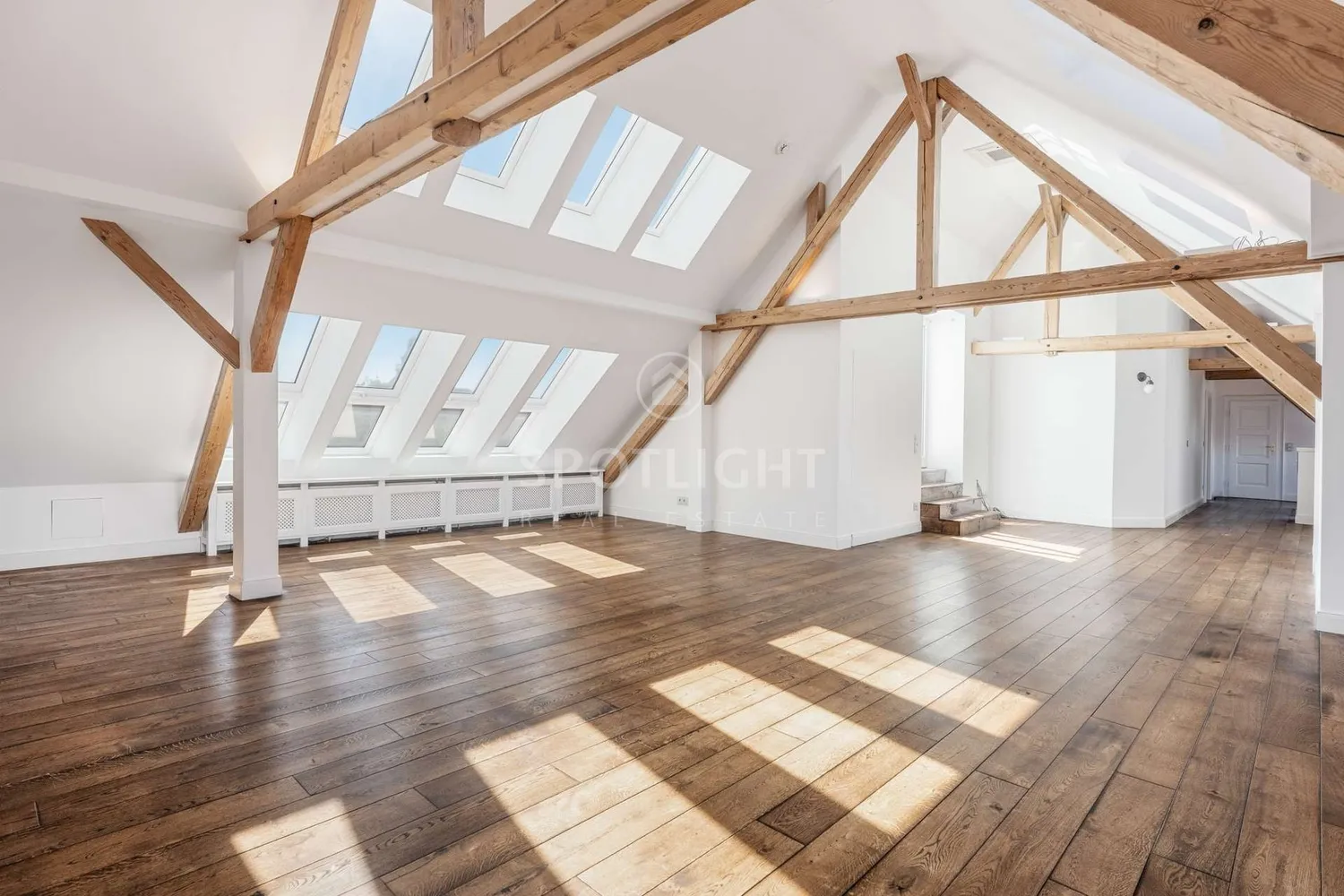 5 Zimmer Wohnung mit 230 m² in München – Bild 1