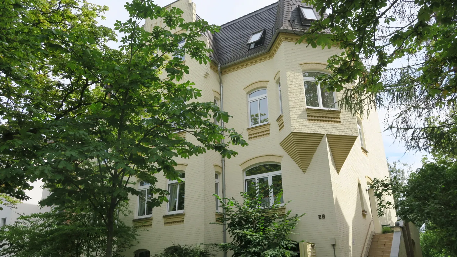 3 Zimmer Wohnung mit 87 m² in Halle (Saale) – Bild 2