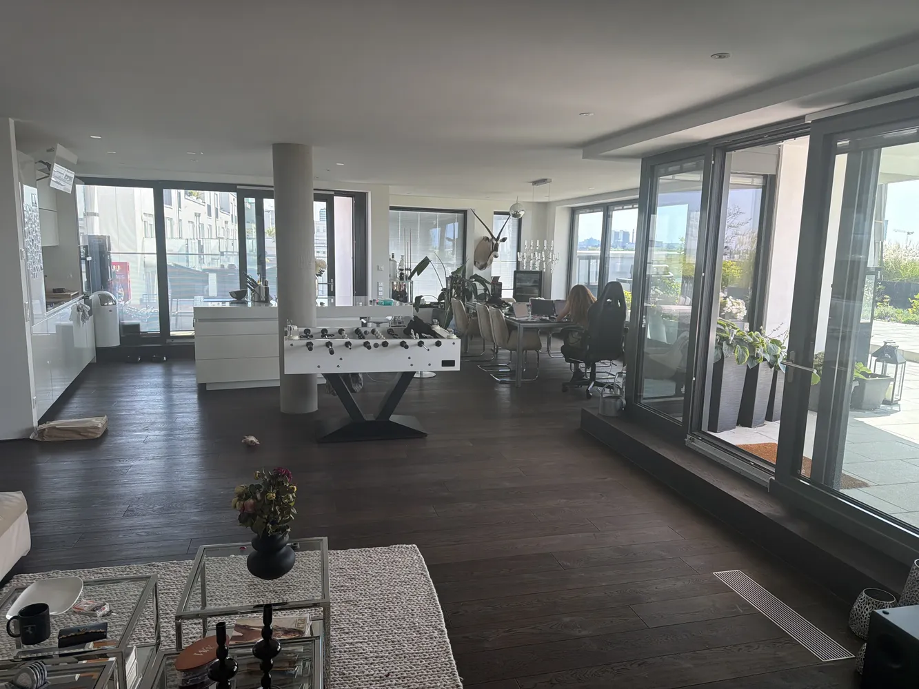 2 room apartment with 150 m² in Frankfurt am Main – Photo 1