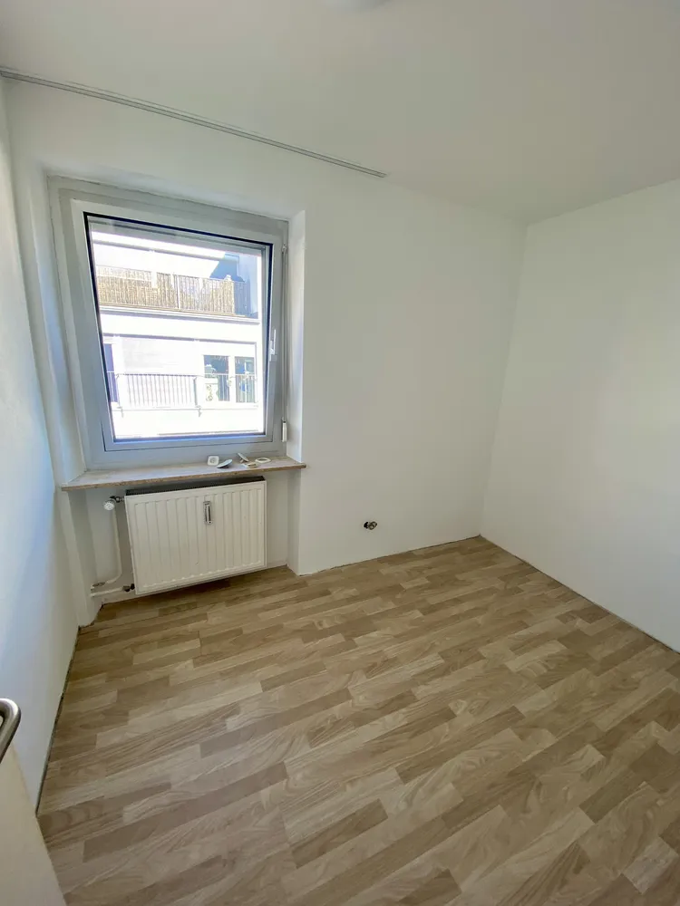 4 Zimmer Wohnung mit 100 m² in Regensburg – Bild 4