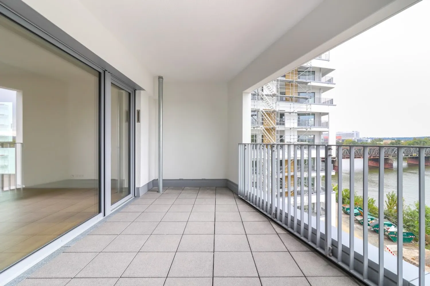4 Zimmer Wohnung mit 138 m² in Frankfurt am Main – Bild 4