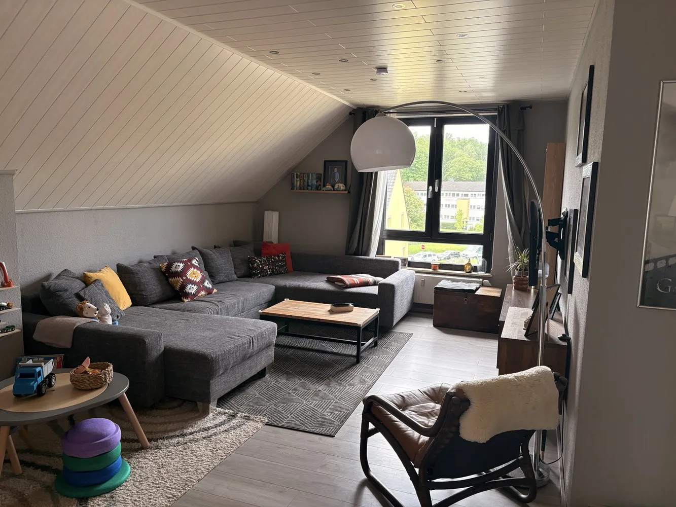 4 Zimmer Wohnung mit 110 m² in Düsseldorf – Bild 1