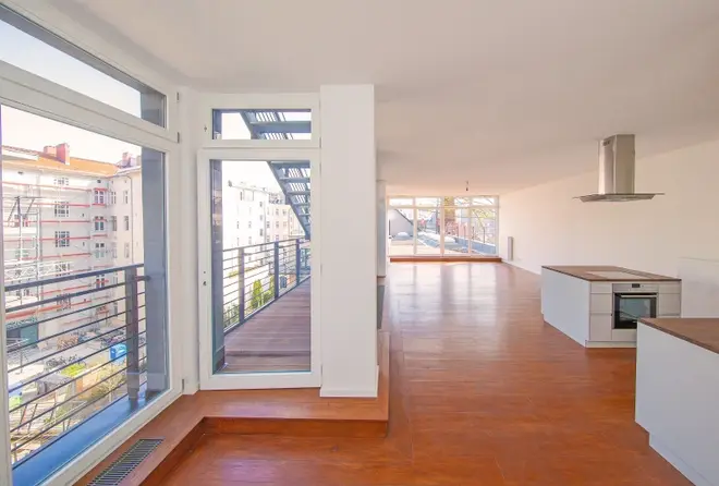 2 Zimmer Wohnung mit 108 m² in Berlin – Bild 2