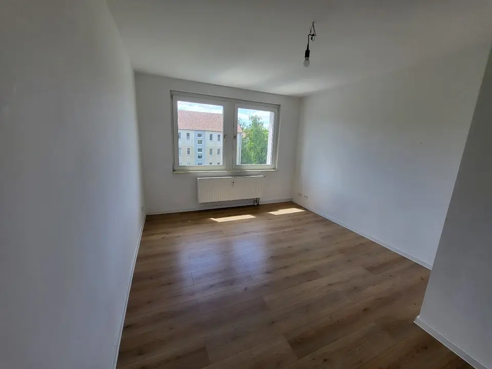 5 Zimmer Wohnung mit 105 m² in Bitterfeld-Wolfen – Bild 2
