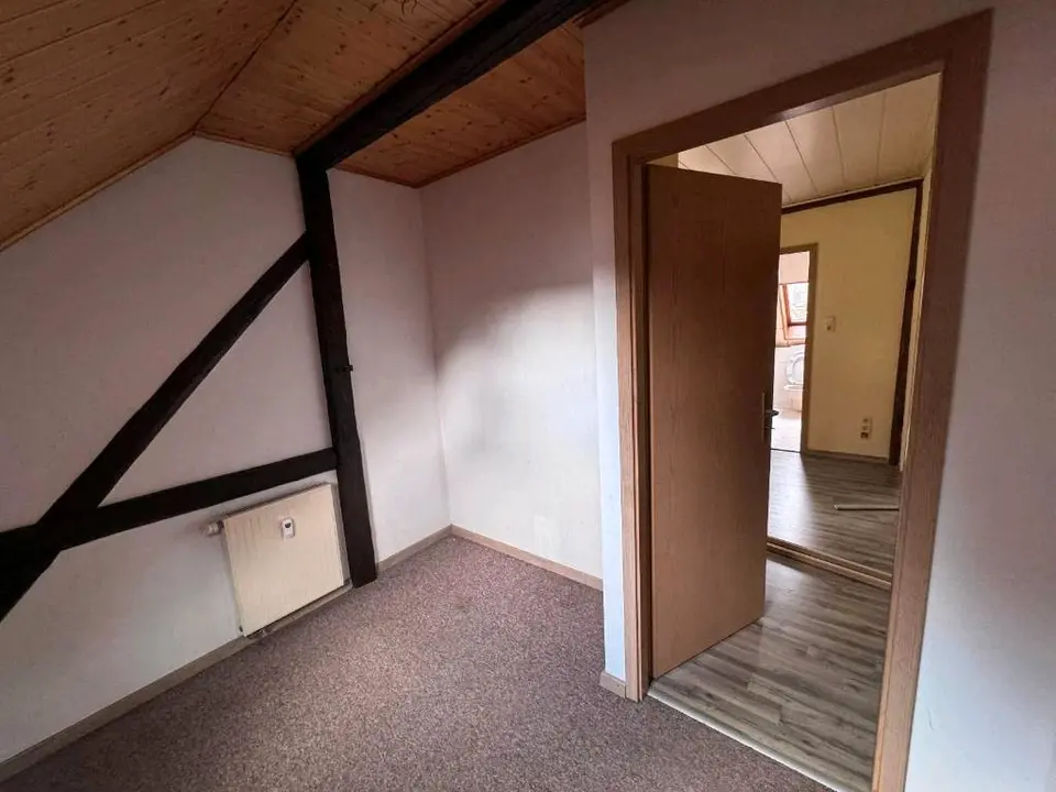 9 Zimmer Wohnung mit 107 m² in Aue-Bad Schlema – Bild 3