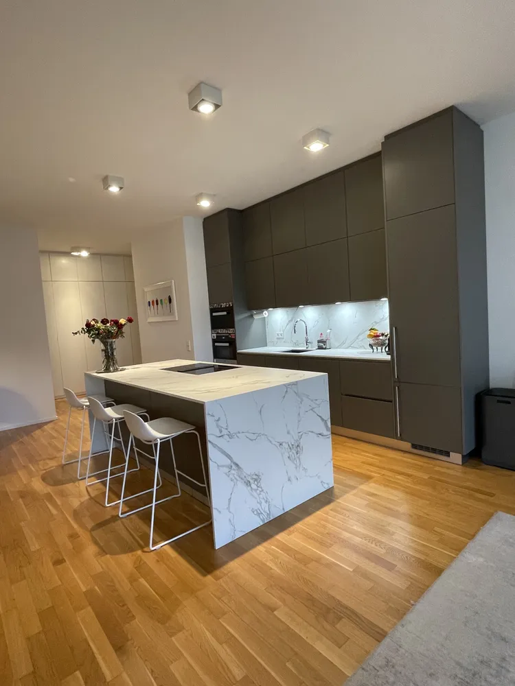 4 Zimmer Wohnung mit 129 m² in Frankfurt am Main – Bild 2