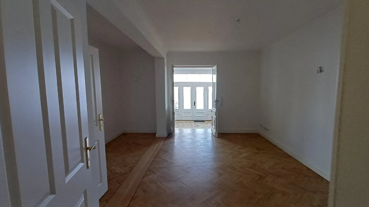 4 Zimmer Wohnung mit 180 m² in Schwerin – Bild 12