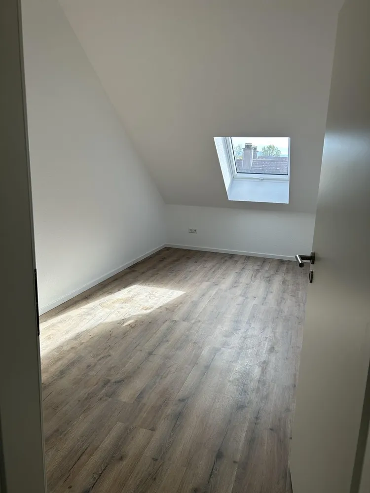 4 Zimmer Wohnung mit 102 m² in Karlsruhe – Bild 4