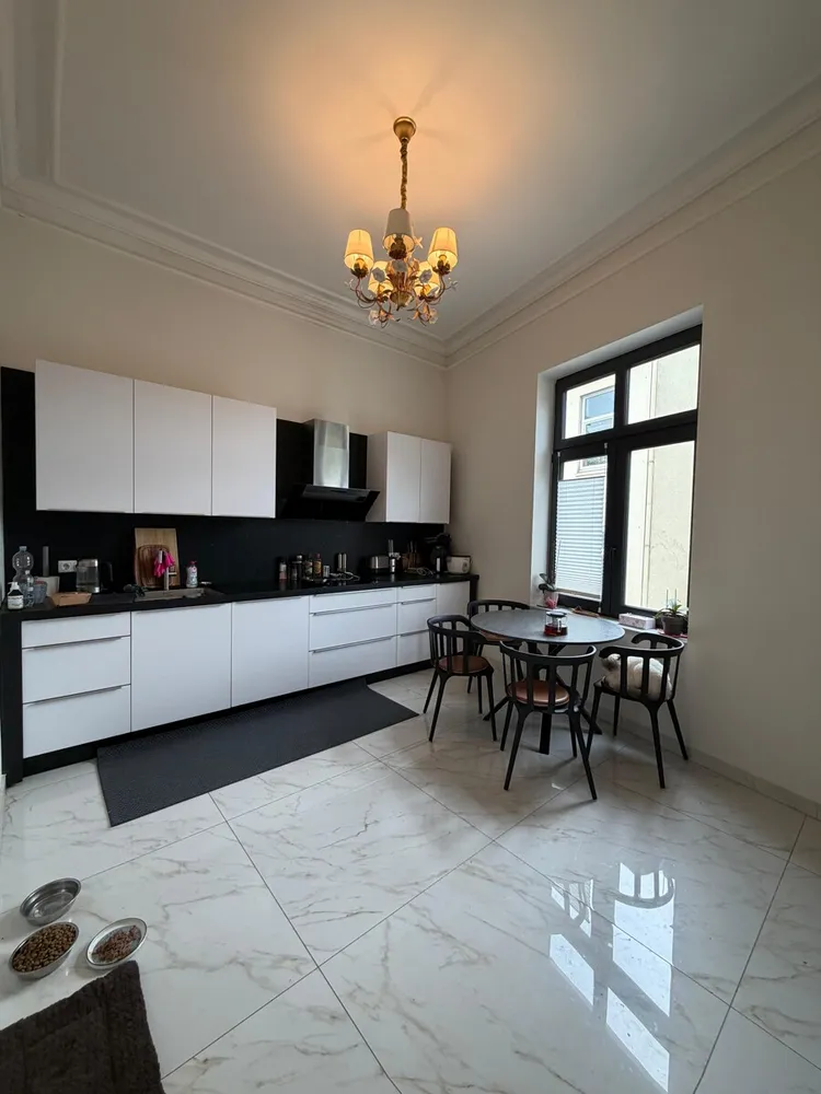 6 Zimmer Wohnung mit 228 m² in Hamburg – Bild 9